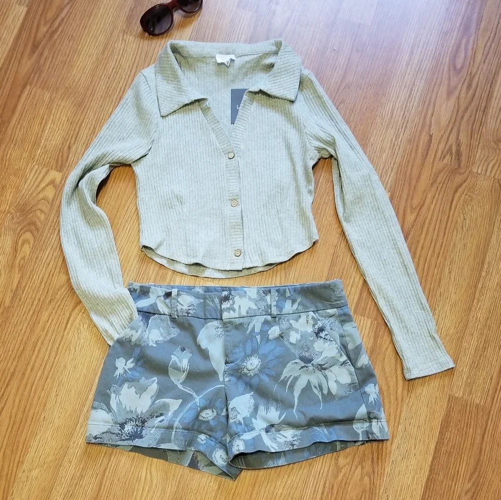 Heathered Gray Button-Up Cropped Ribbed Top